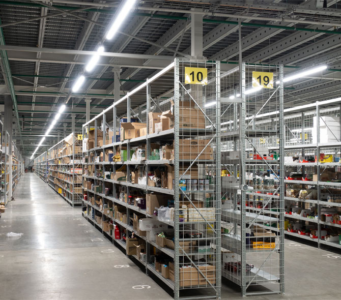 Use dark store inventory optimization to meet your omni-customer demand