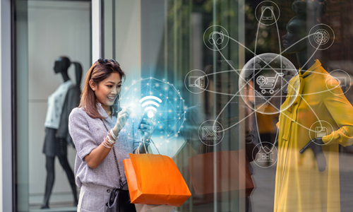 Omni-channel customer shopping on mobile phone
